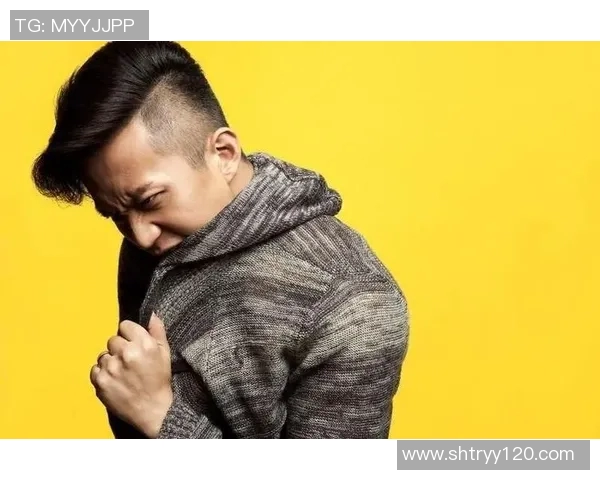 秋季街头风尚足球明星演绎时尚潮流的完美结合与个性魅力