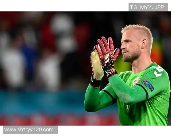 足球明星体脂揭秘：如何保持完美身材与竞技状态的秘密分析