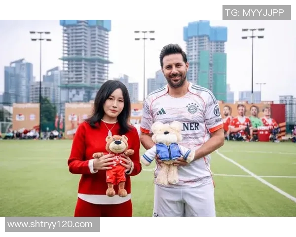 刘亦菲足球明星粉丝热议她与球星的亲密互动与支持之情